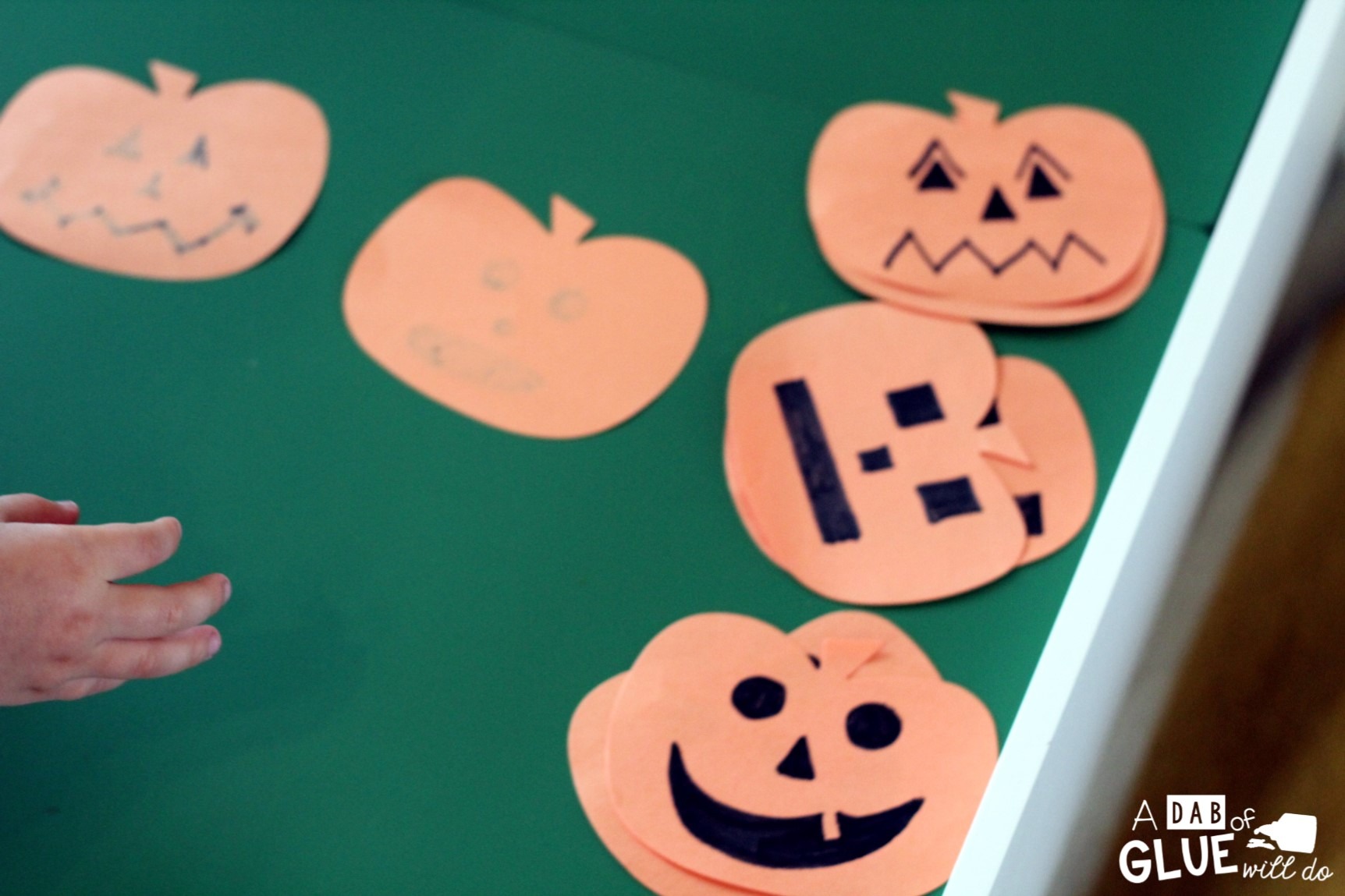 DIY Jack-O-Lantern Memory is a fun learning game that has students practicing letters, numbers, addition or subtraction, and sight words. This hands-on activity is perfect for preschool, kindergarten, first grade and second grade students. 