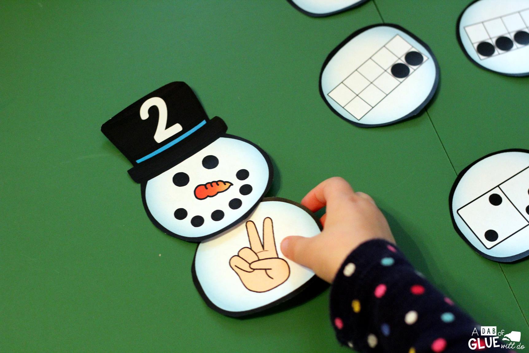 Snowman Number Match Printable is a great addition to your math centers this winter season. This free printable is perfect for preschool, kindergarten, and first grade students.  