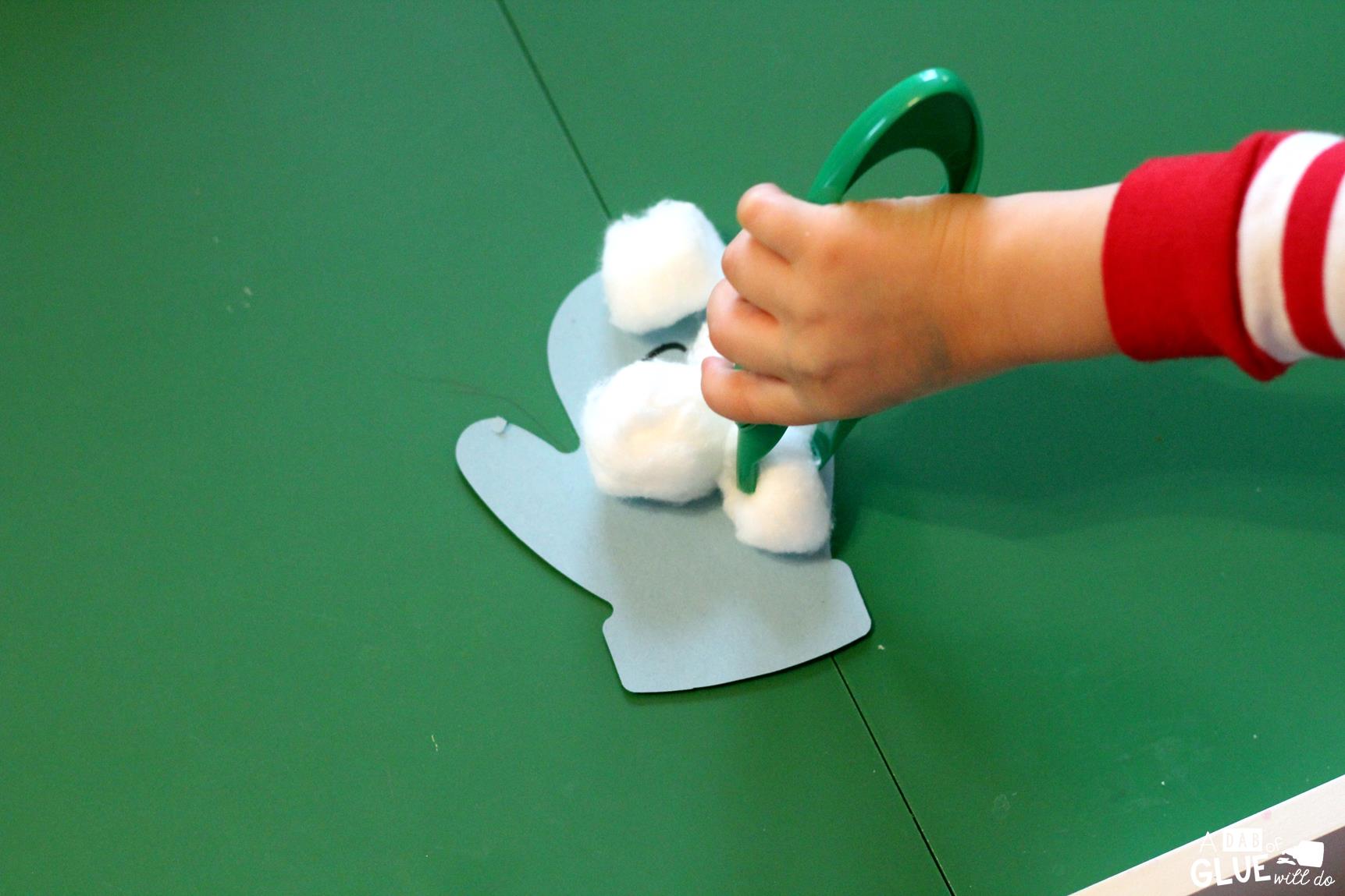 Mitten Snowball Counting Activity is a fun, hands-on way for students to review numbers and practice one to one correspondence. This fine motor center is perfect for preschool and kindergarten students. 