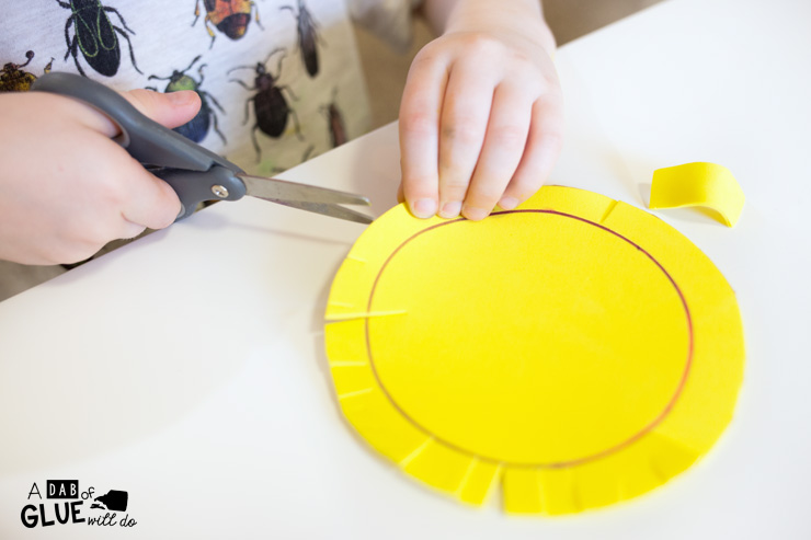 Are your preschoolers ready to start learning scissor skills? Do they have the fine motor control necessary to start exploring activities that require cutting? This Make A Sun Scissor Skills Activity is the perfect starter project for kids that are just learning how to use scissors!