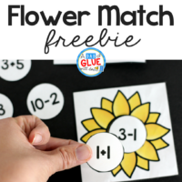 Sunflower Addition and Subtraction Printable will make reviewing addition and subtraction fun! This free math printable is perfect for kindergarten and first grade students.