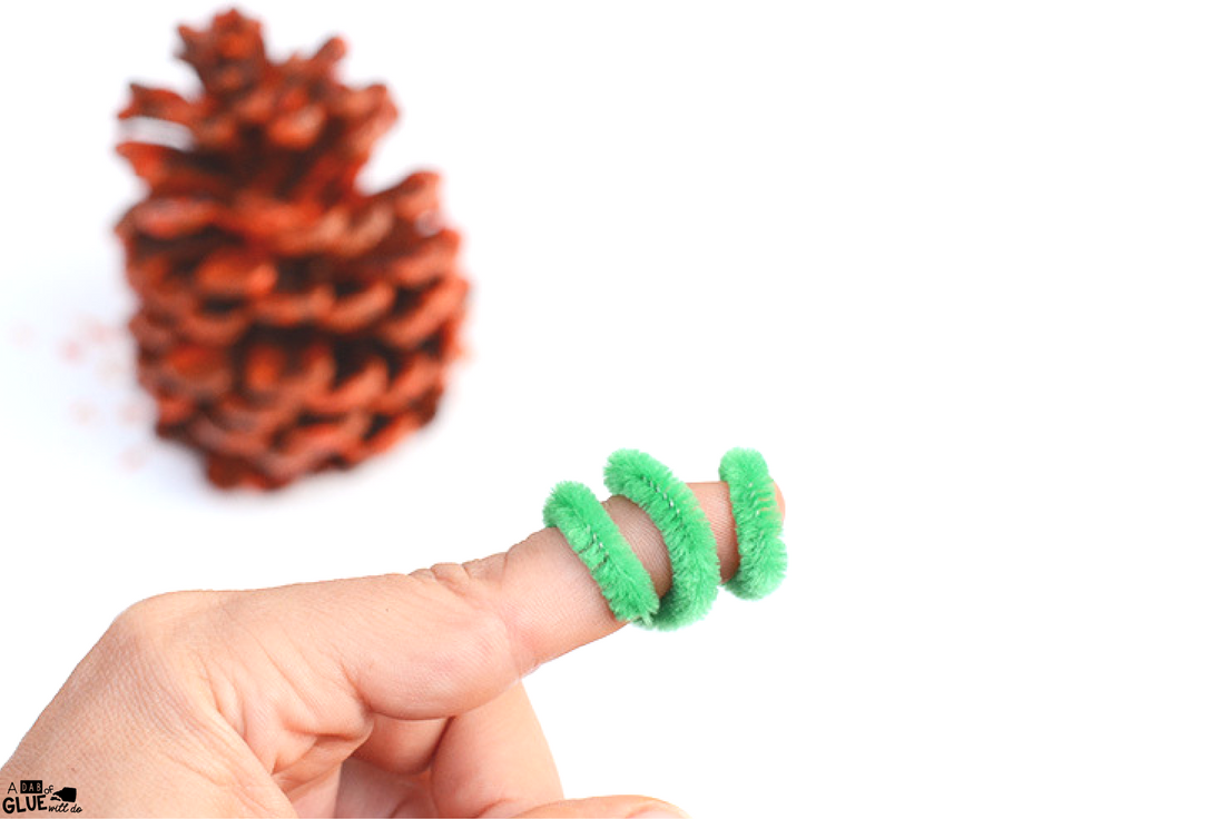 Pumpkins are one of my favorite things about fall and this cute and simple pinecone pumpkin craft is perfect for your students. Use pinecones from your nature walk collection or use smaller store-bought round pinecones along with just a few supplies to make this quick craft with preschool or kindergarten students to get festive for Autumn!
