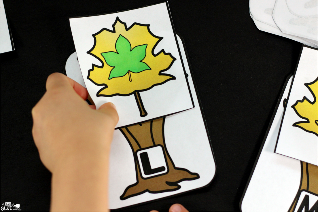 Fall Initial Sound Match-Up Free Printable is the perfect addition to your literacy centers this autumn. This hands-on activity is perfect for preschool, kindergarten, and first grade students. 