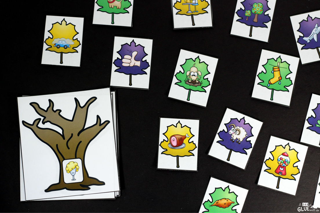 Rhyming Leaves Match-Up Freebie is a quick, hands-on activity to get your students learning and having fun! This free printable is perfect for pre-k, kindergarten, and first grade students.  