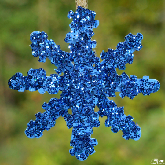 Are you looking for a creative ornament for your students to make for their families this year? This Puzzle Piece Snowflake Ornament Craft is always a fun and cute winter project for the kids to make