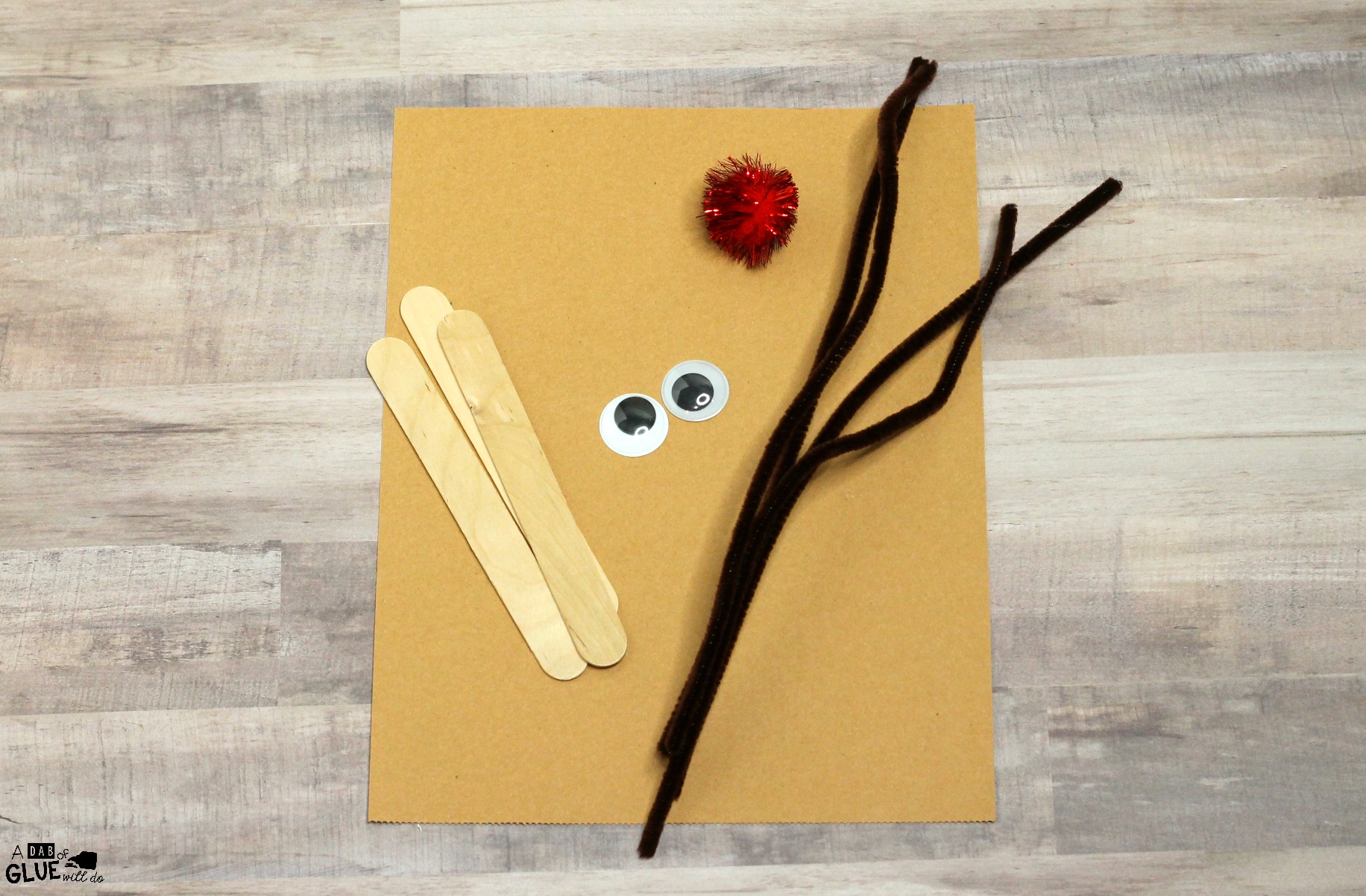 To go along with our reindeer unit study, we made this Craft Stick Reindeer Craft. This craft is the perfect addition to your unit study and adorable classroom decoration.