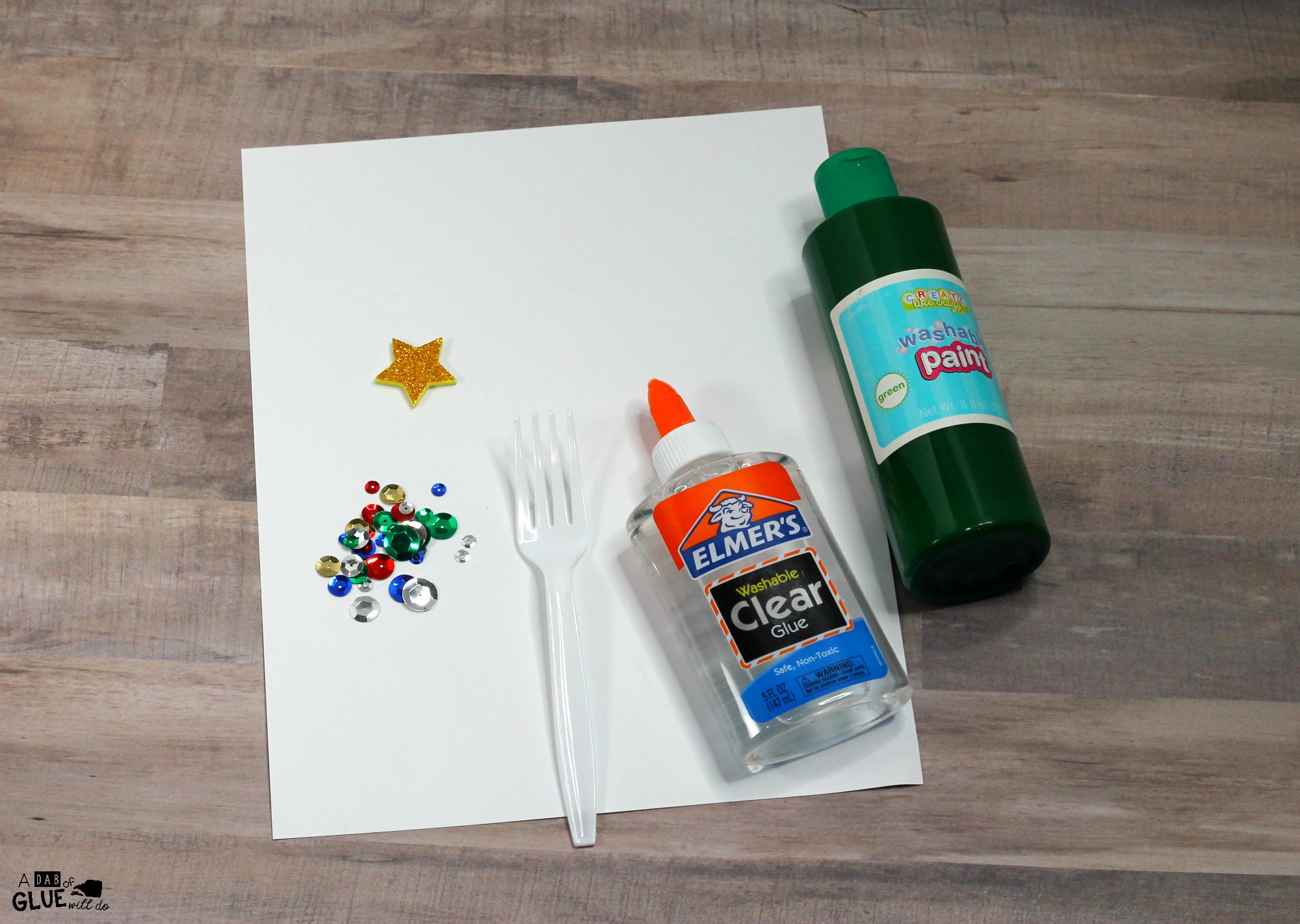 This Fork Painted Christmas Tree is a fun and easy craft for young children to make. You can hang these holiday crafts on a bulletin board for a cheerful and festive decoration that will brighten up your classroom.