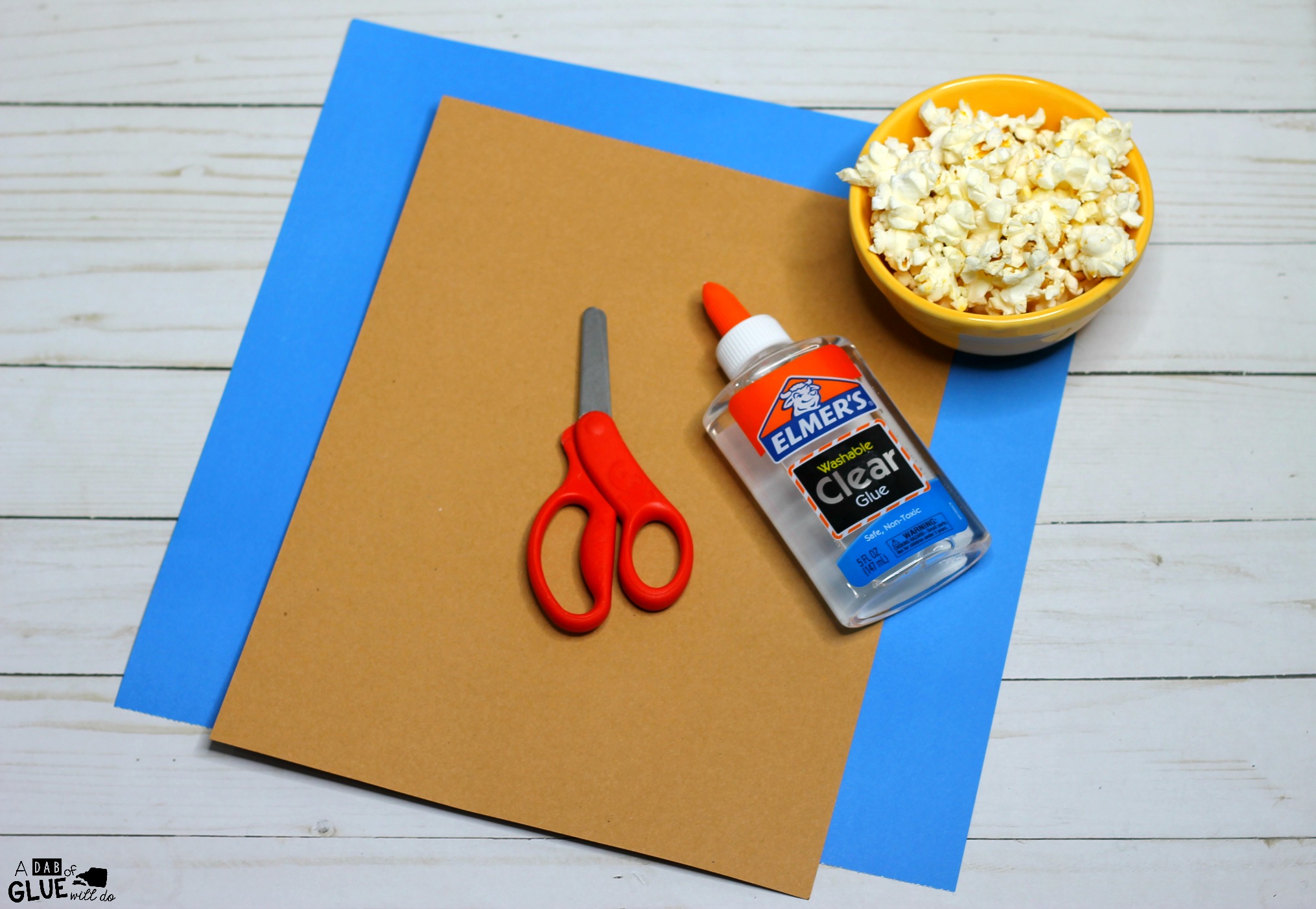 Need a simple craft for kids this winter? Have fun with this Winter Craft and Snack For Kids! It's a simple art activity for kids with fine motor too!