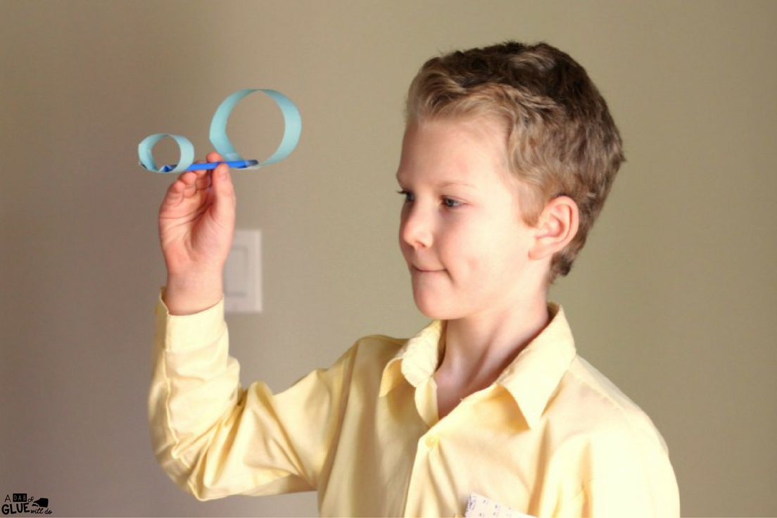 Study simple science with this DIY Airplane for Kids! It's a great way to study air pressure with kids and a 5 minute craft for your busy classroom. 