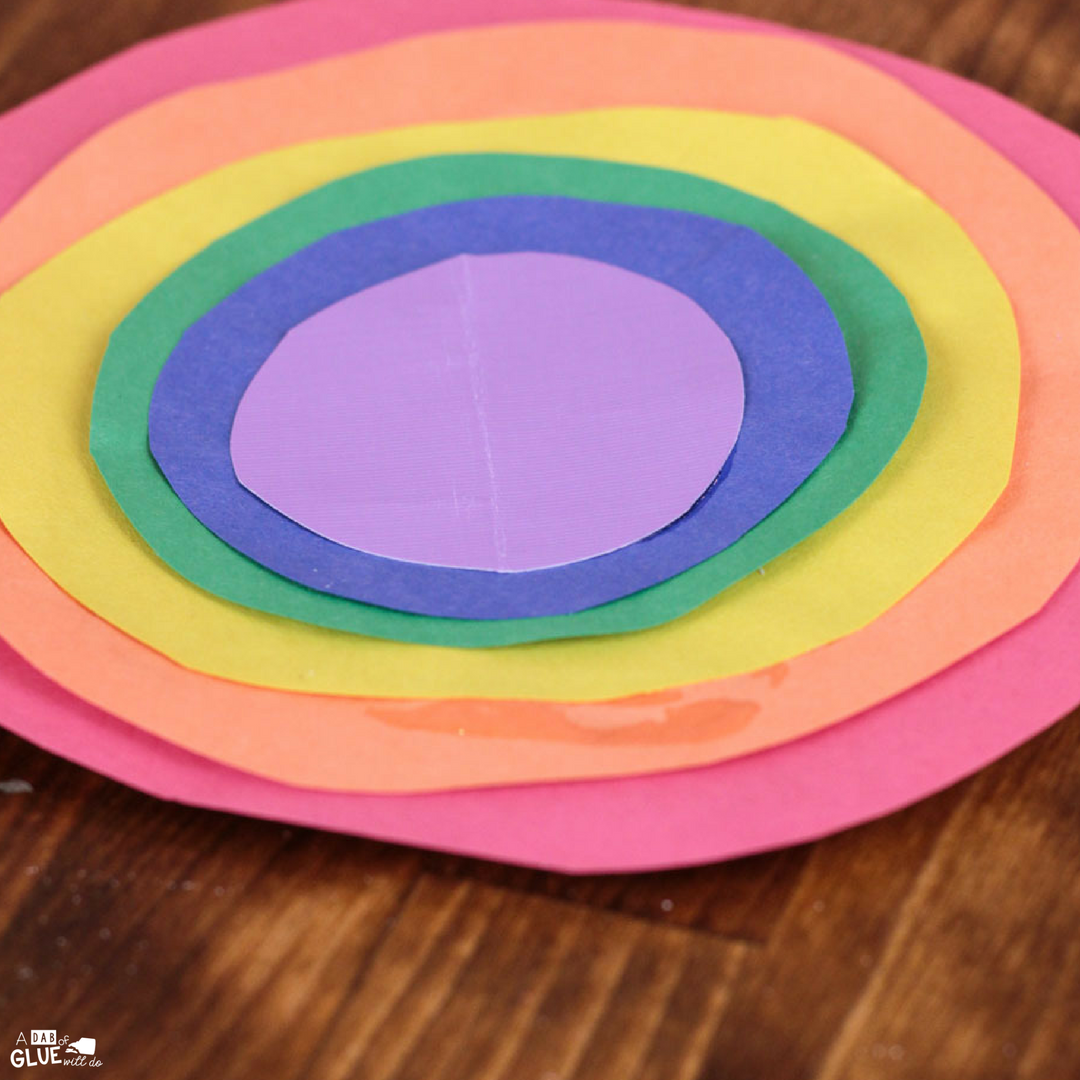 This fun craft helps studnets learn more about colors too! Add this to your other rainbow crafts to learn all about circles and practice scissor skills. 