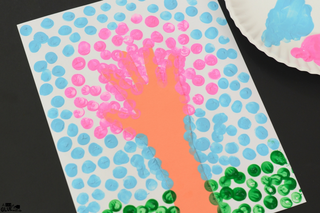 Spring Fingerprint Tree is a simple art project for kids! If you love cherry blossom crafts or season craft, this is perfect for your kindergarten classroom