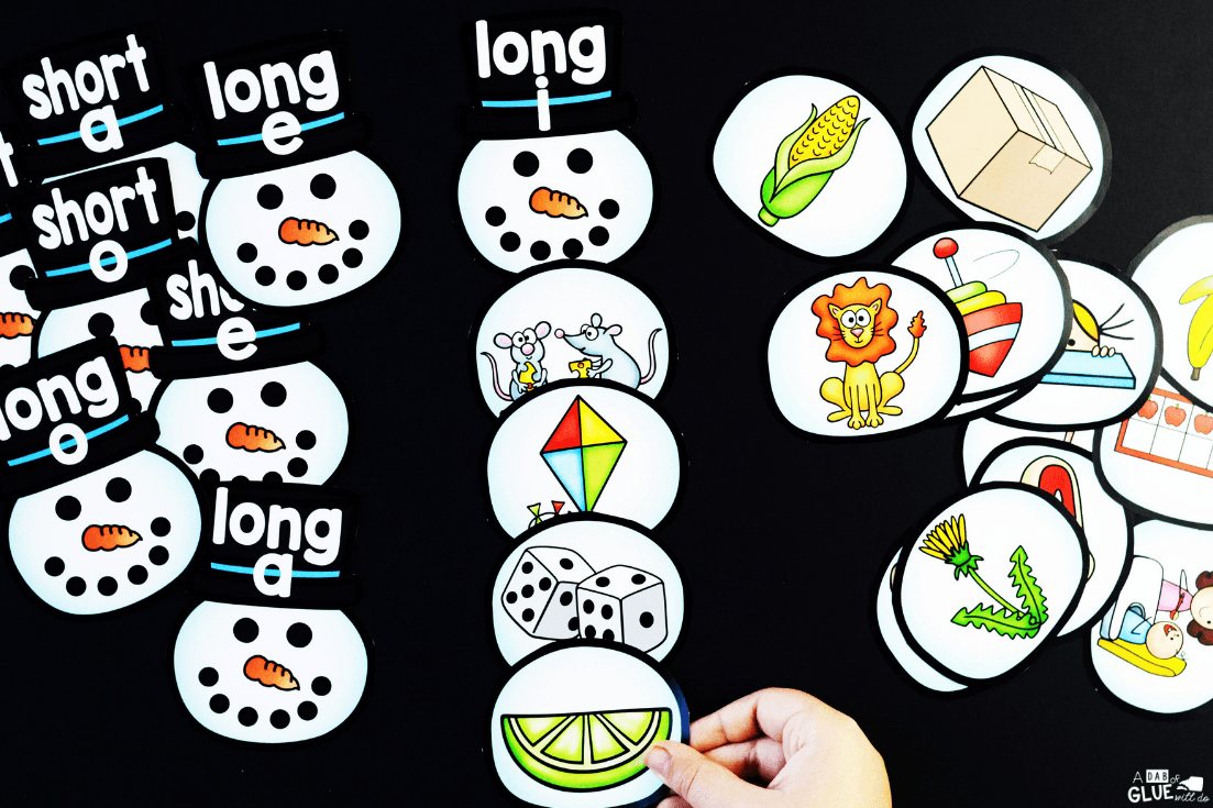 This Snowman Middle Sound Match-up activity is an exciting and hands-on way for students to practice their medial phonemes.